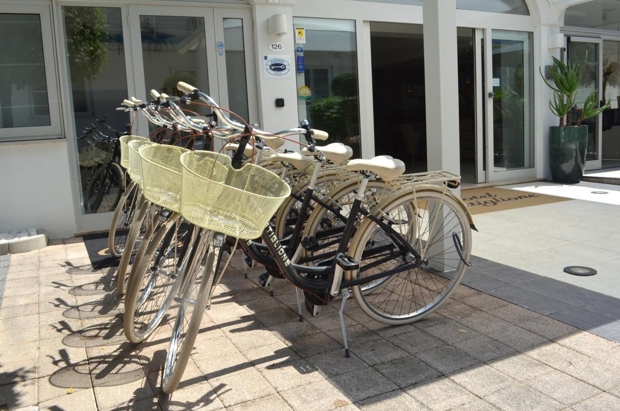 Hotel Castiglione Lignano Sabbiadoro Exterior photo