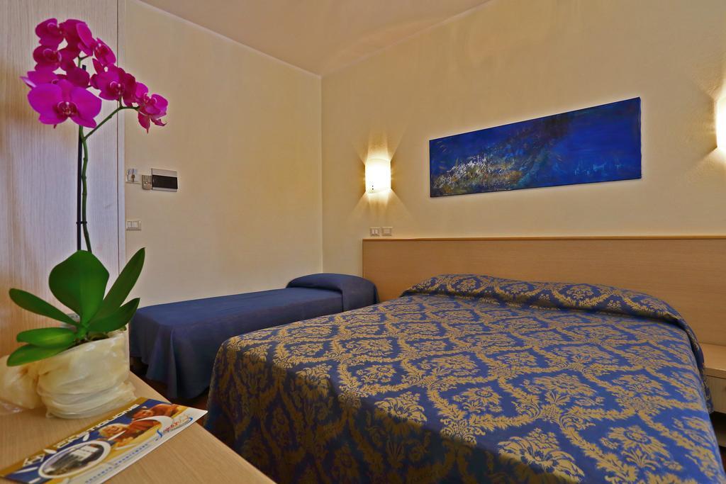 Hotel Castiglione Lignano Sabbiadoro Exterior photo