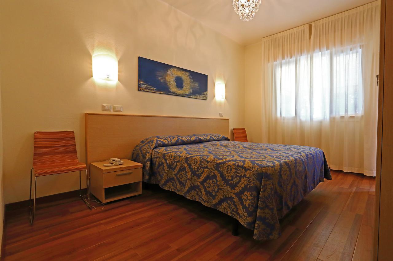 Hotel Castiglione Lignano Sabbiadoro Exterior photo