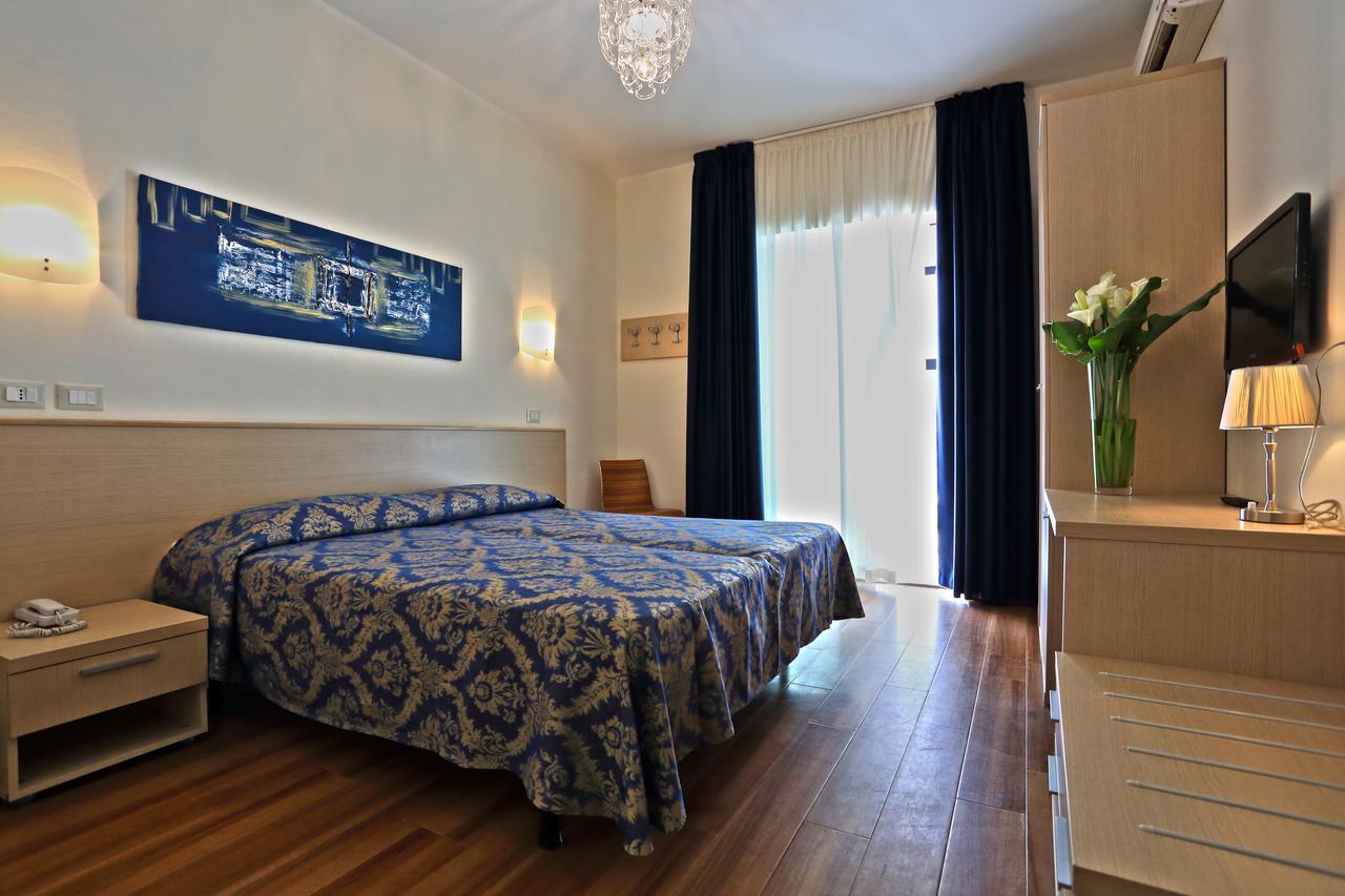 Hotel Castiglione Lignano Sabbiadoro Exterior photo
